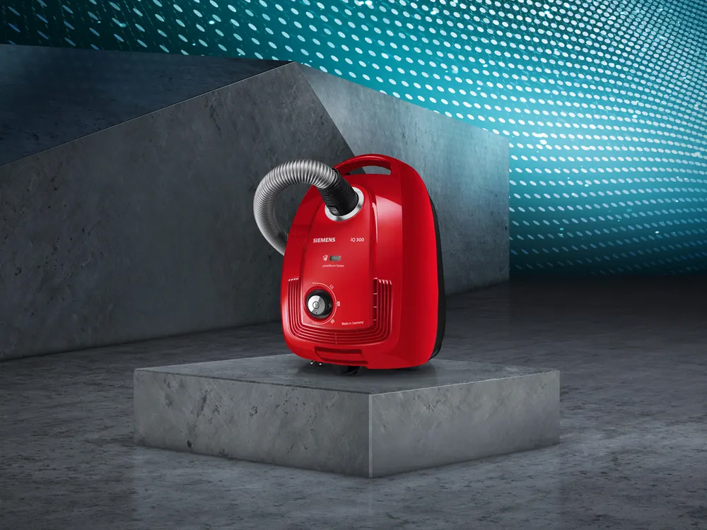 Απεικονίζεται η σκούπα πάνω σε υψωμένο έδαφος.